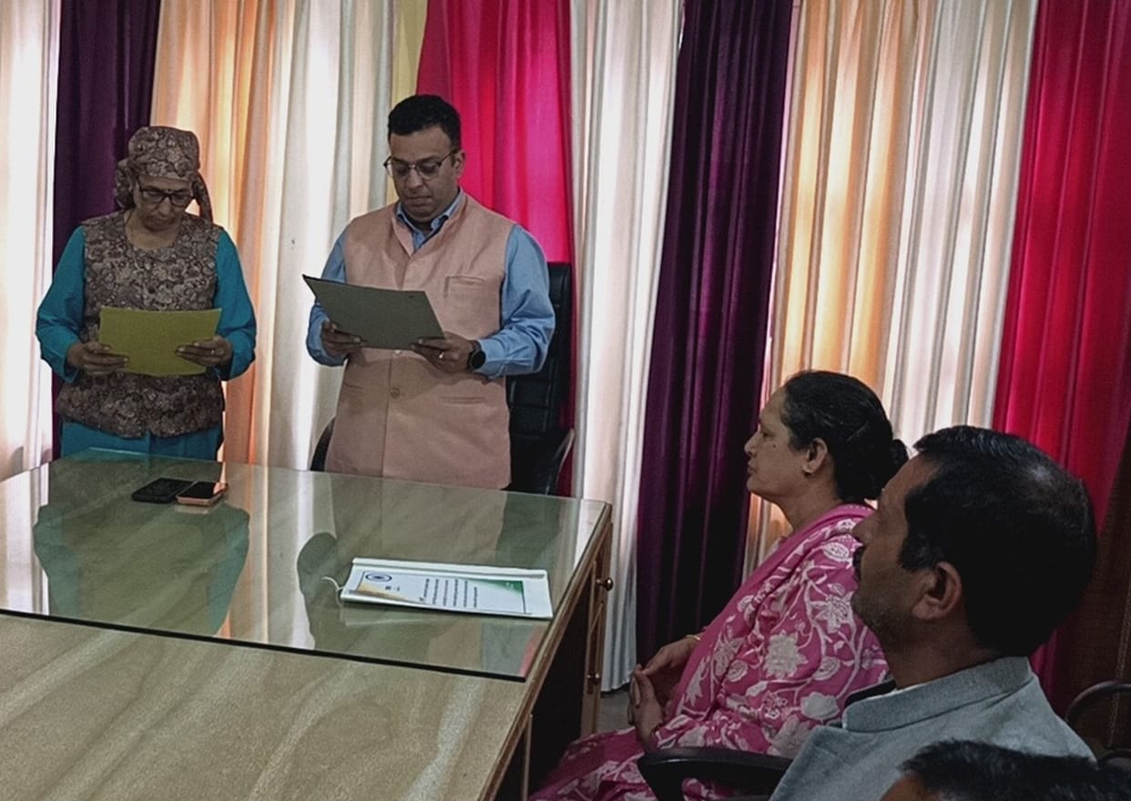 Oath administered to the President and Vice-President of Nagar Panchayat Banjar.