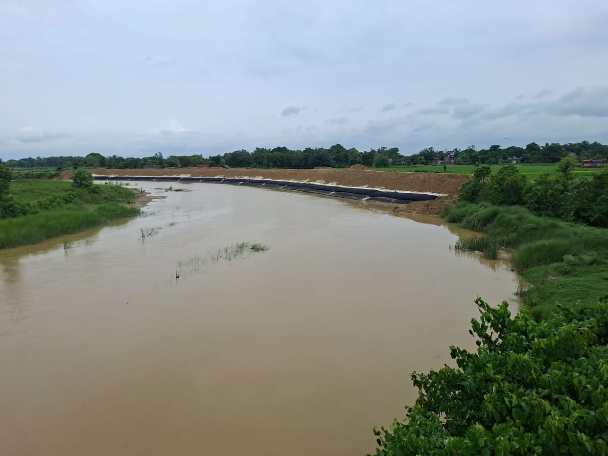 Baghela Nala in spate; border villagers concerned as Narayani's water level also rises.