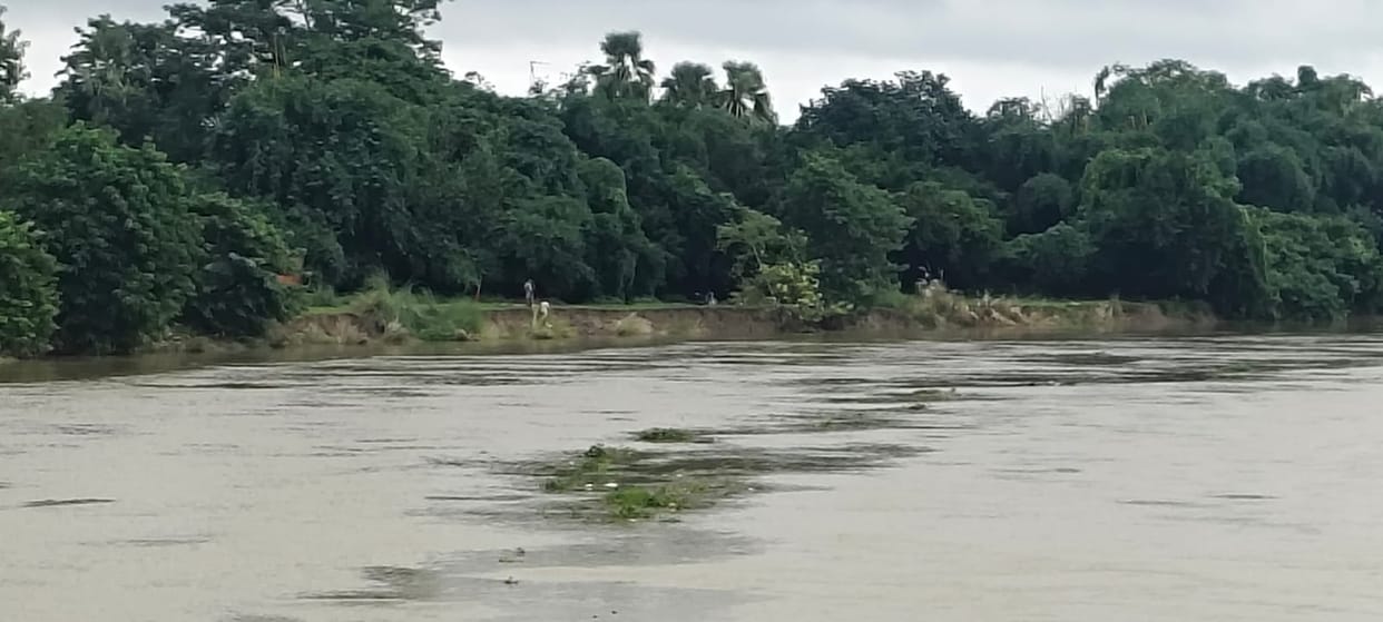 Rapti is rising, the water level of Sarayu has been thma for two days,