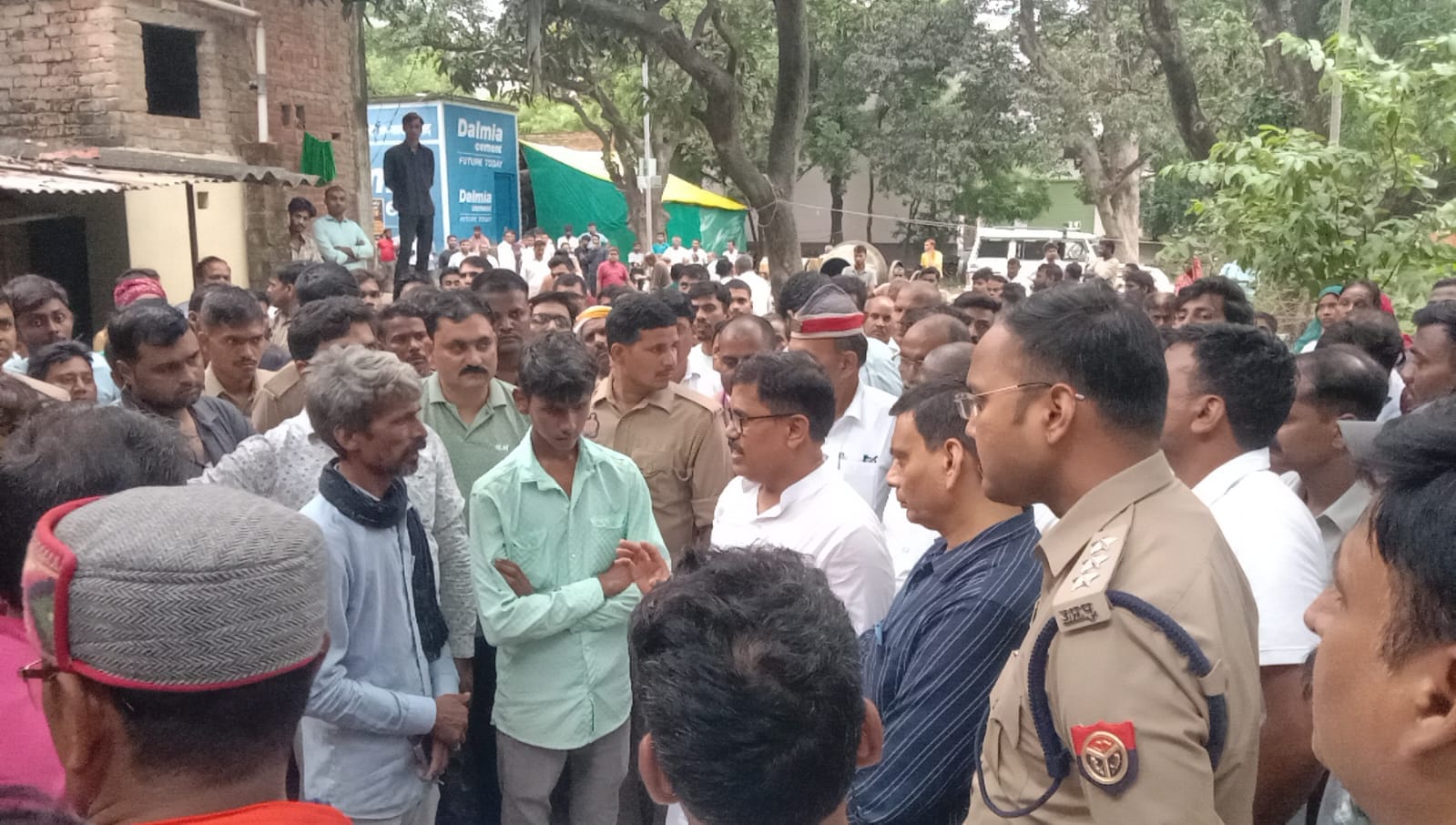नेवढ़िया क्षेत्र के जयसिंहपुर गांव में करंट की चपेट में आने से उपचार के दौरान प्राइवेट लाइनमैन 