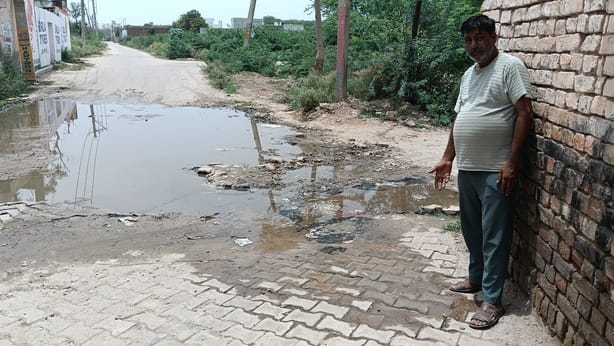 Drinking water flowing away due to leakage; crisis deepens in colonies, causing distress to residents
