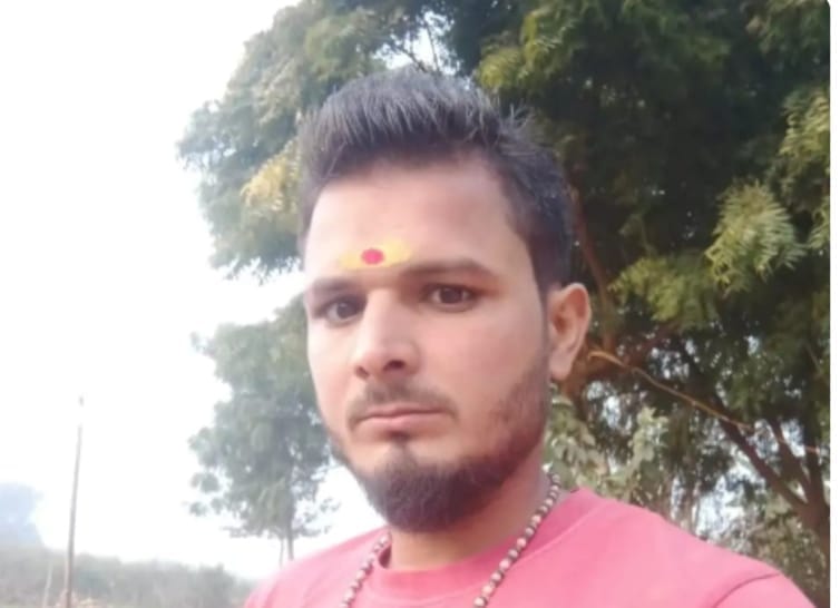 रामपुर। मृतक दिनेश तिवारी उर्फ मोनू की फाइल फोटो। स्रोत-परिजन