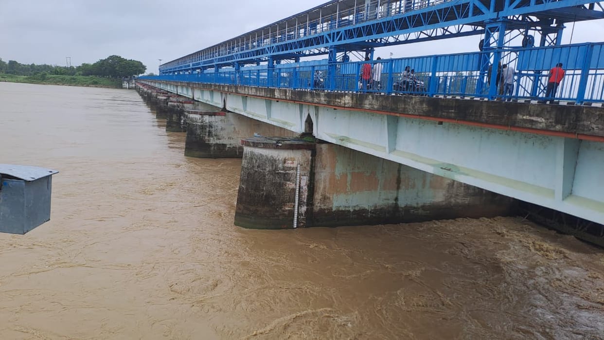 Rapti just 50 cm below warning level; danger rises.