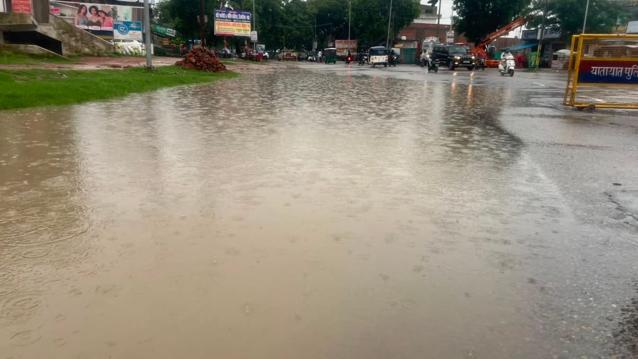 Five hours of rain; 6 mm of rainfall leads to waterlogging in low-lying areas.