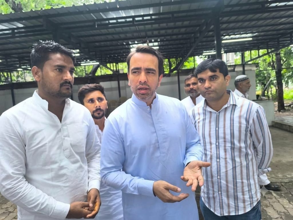 Demand for a digital library and skill development center in Pithlokar.