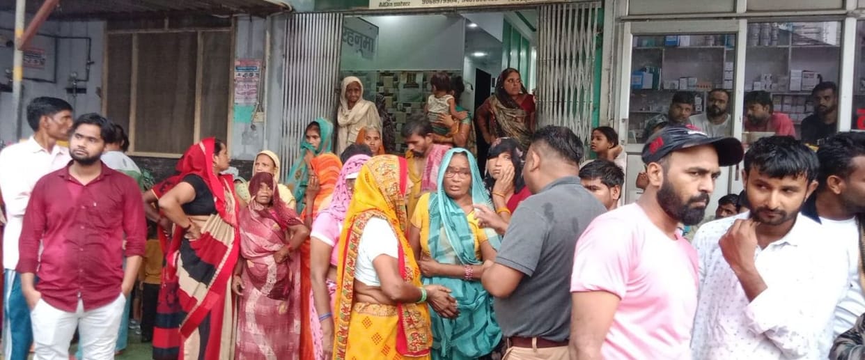 Family creates uproar over death of woman after childbirth; private hospital accused of negligence.
