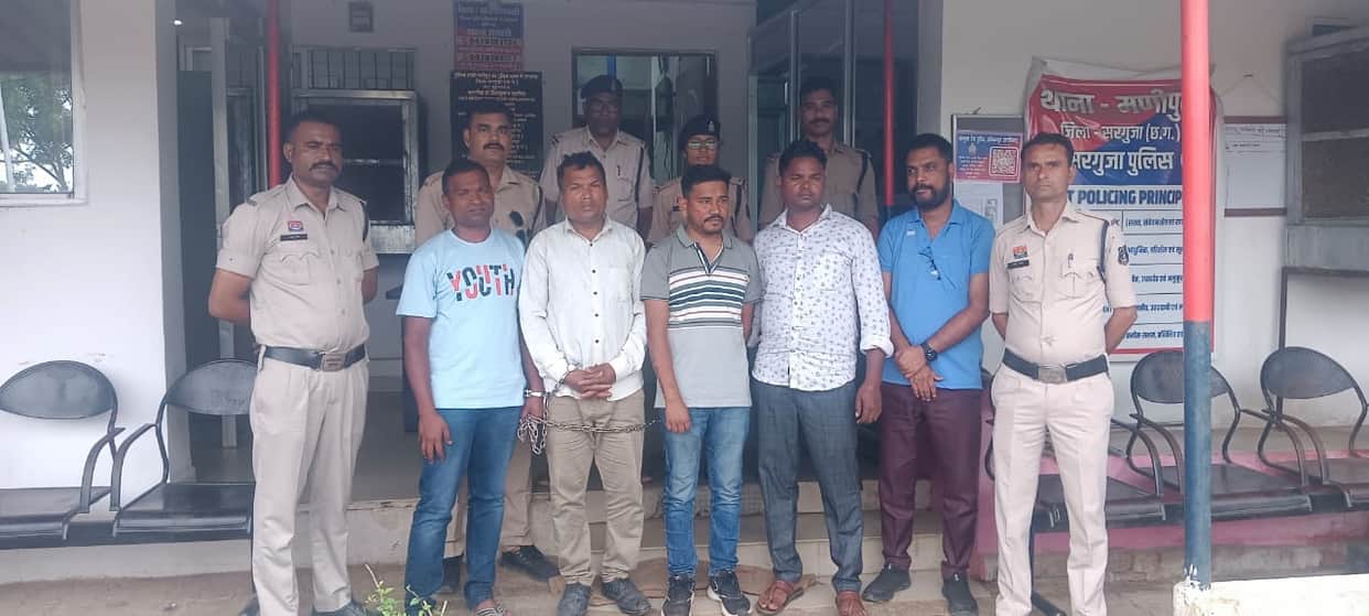 Five members of a gang arrested for allegedly promising huge profits in cryptocurrency