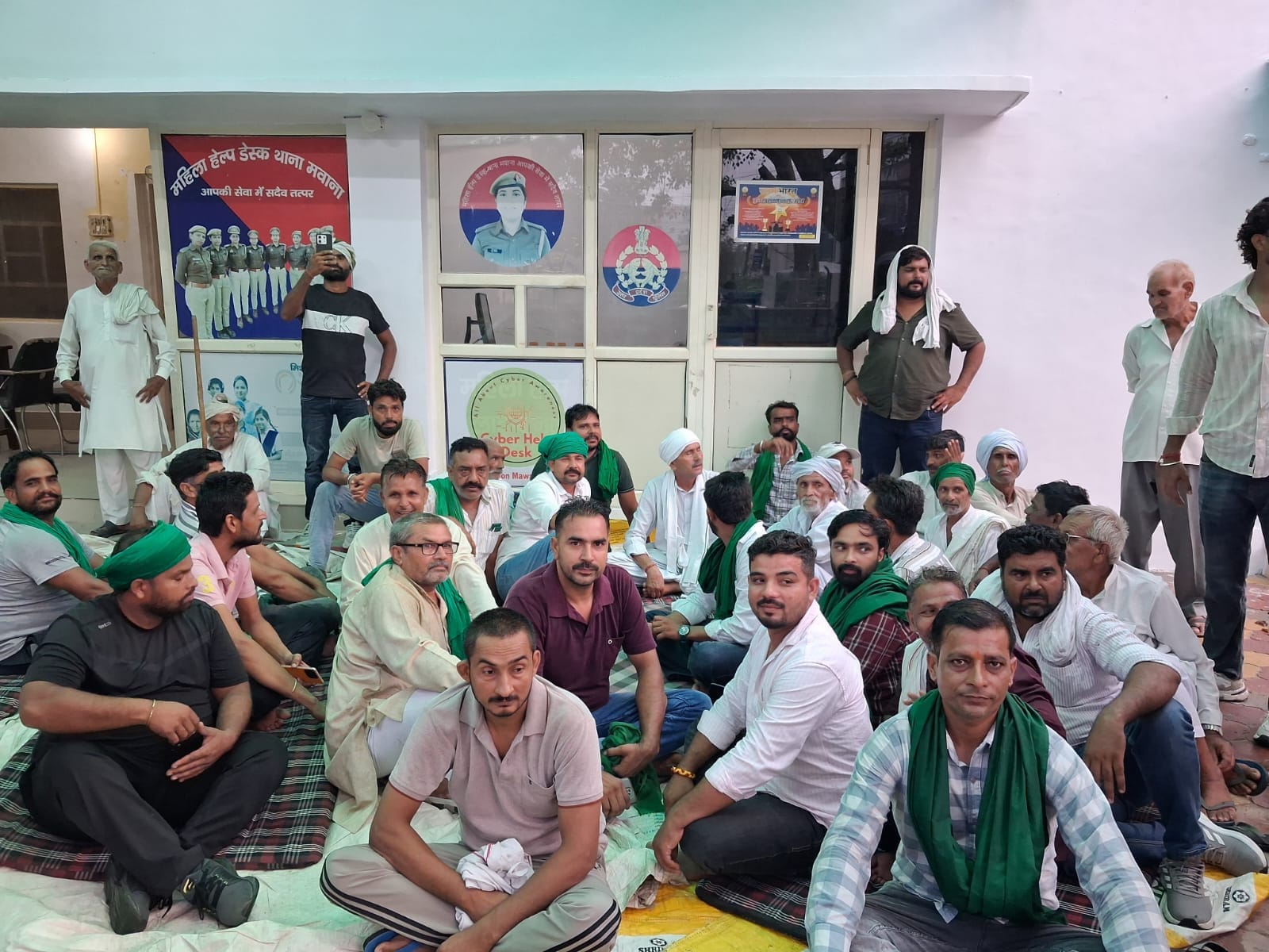 BKU activists staged a sit-in after their tractors were stopped.