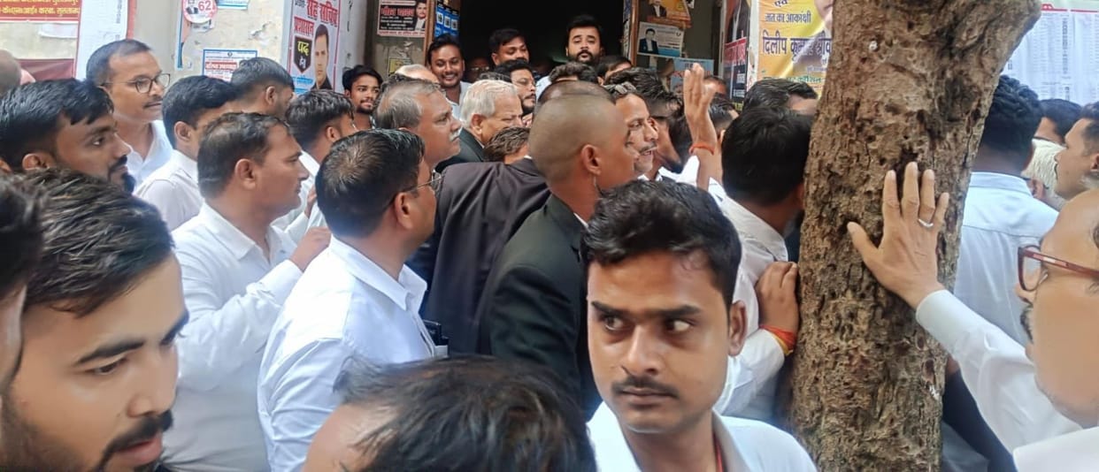 Commotion in court premises after bail hearing; two suspected youths handed over to the police