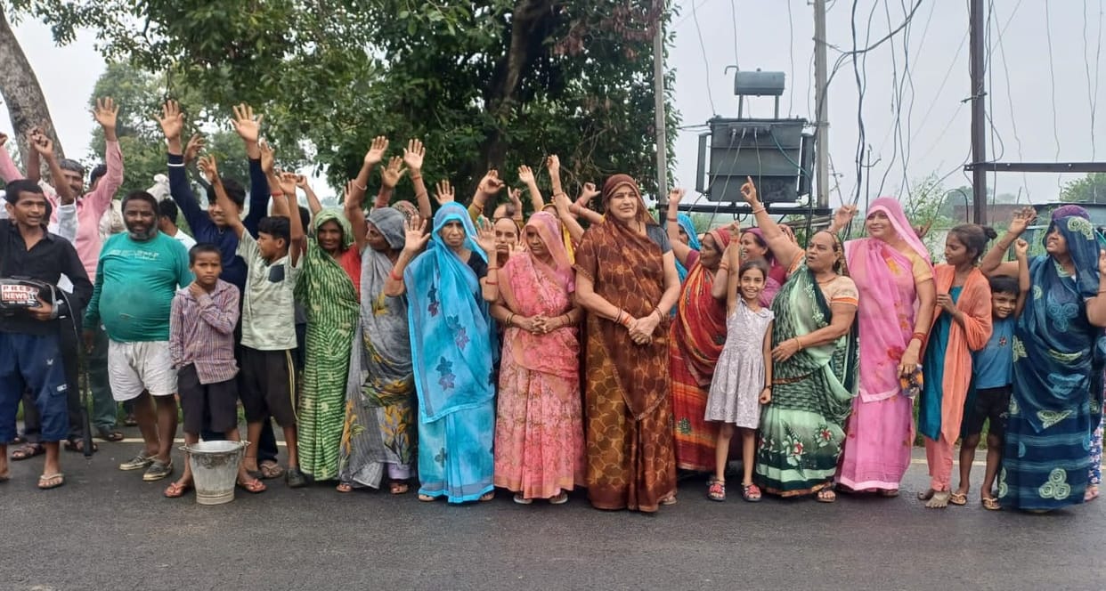 No electricity in Ikhkheda village for nine days; women stage protest.