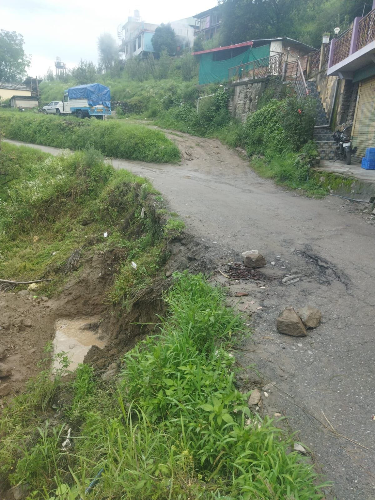 Even after a year, the retaining wall has not been built; difficulties have mounted