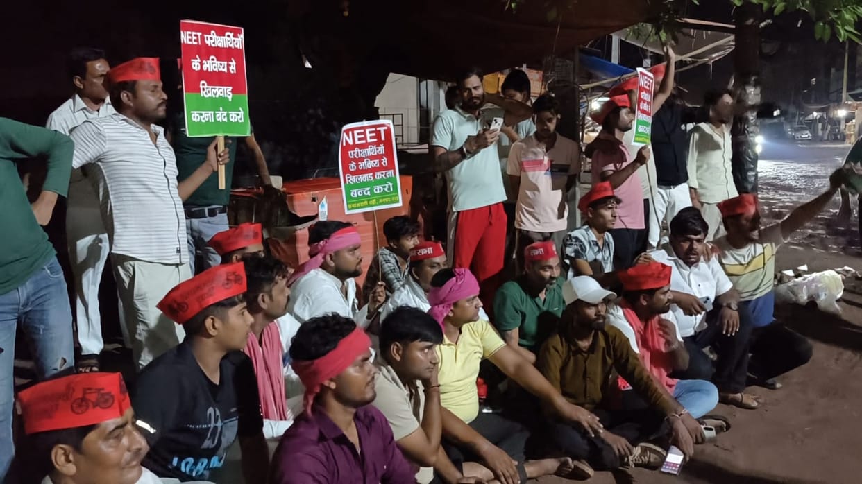 etah news akhilesh yadav arrested protest