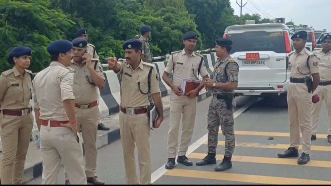 अज्ञात युवक की गोली मारकर बीच सड़क पर हत्या