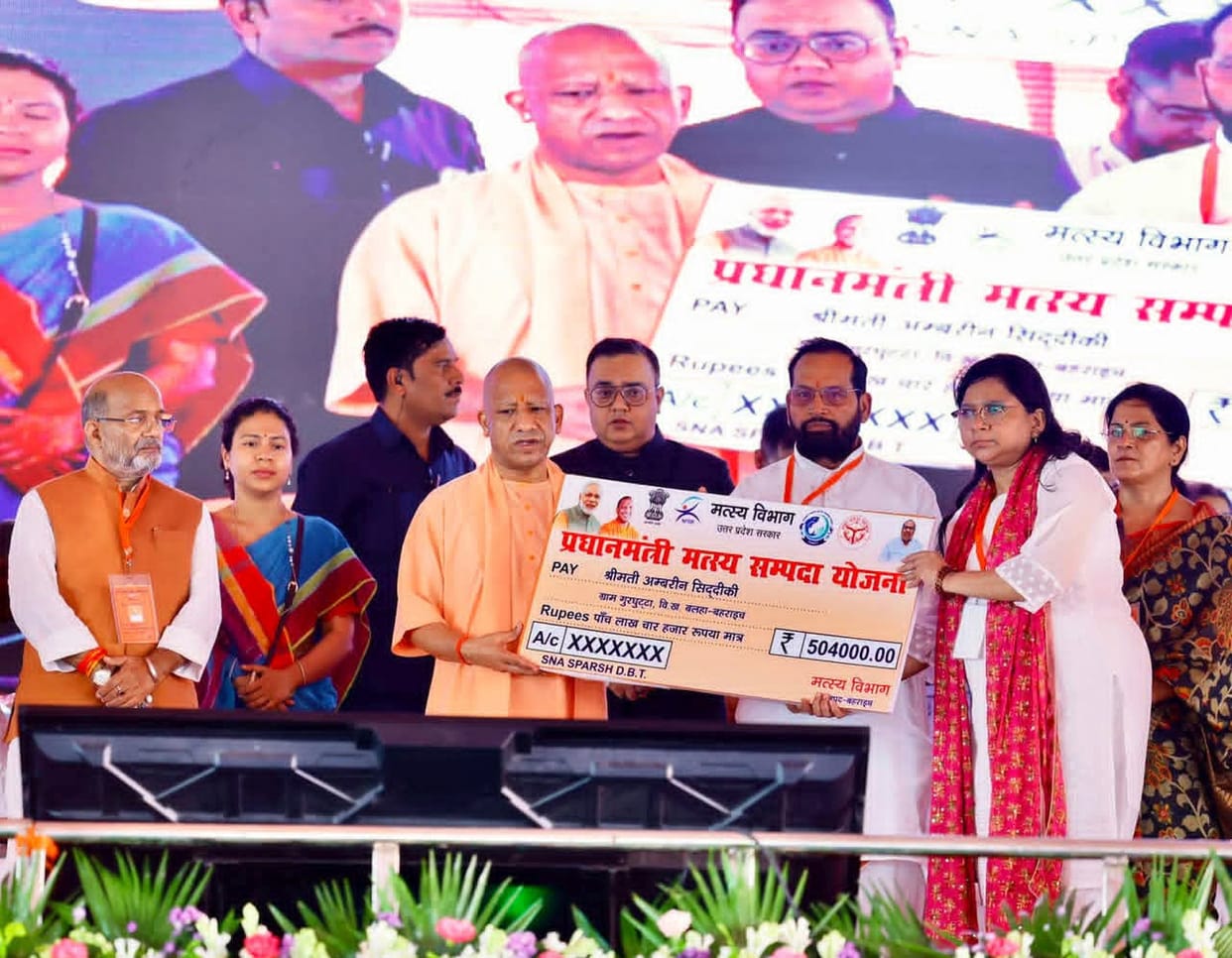 Chief Minister viewed the exhibition and distributed letters of approval to beneficiaries.