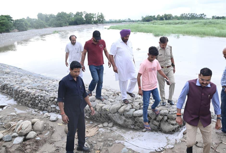 The Minister of State inspected the pitching constructed to prevent riverbank erosion.