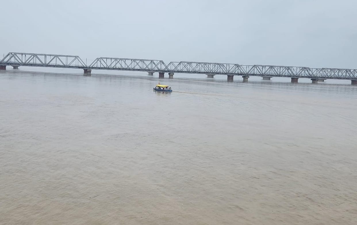Saryu changed its course as soon as 2.68 lakh cusecs of water was released.