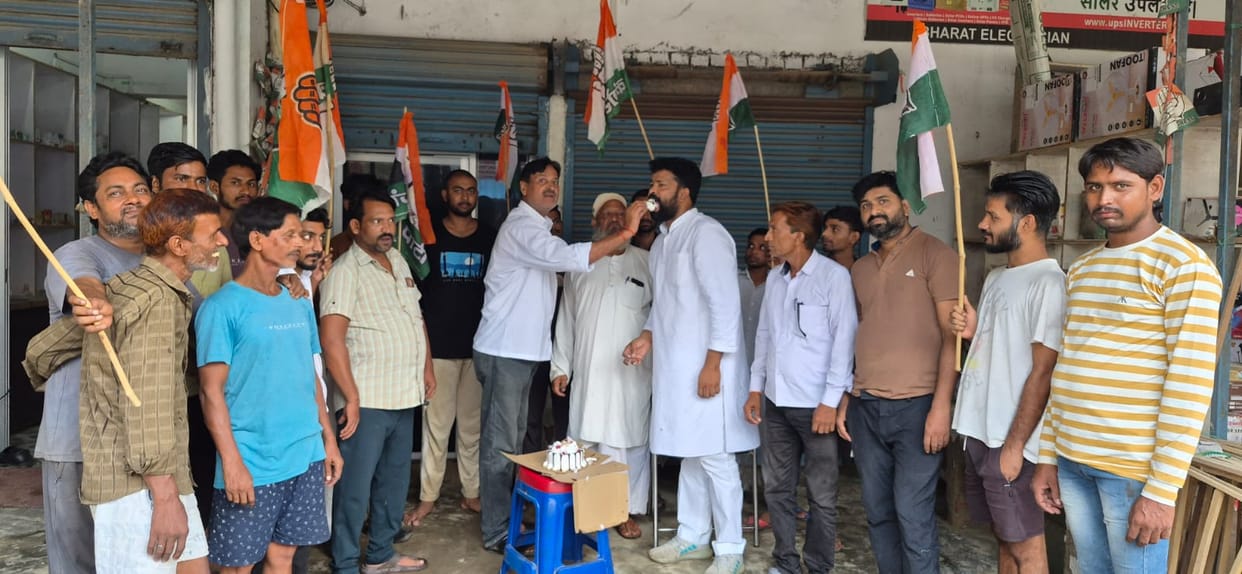 Congress members celebrated Mallikarjun Kharge's birthday