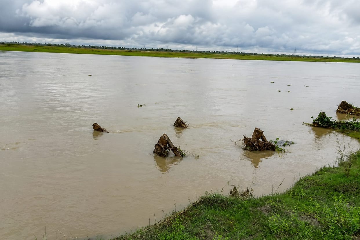 Several villages, including Mahangu Purwa, surrounded by water; vigilance heightened