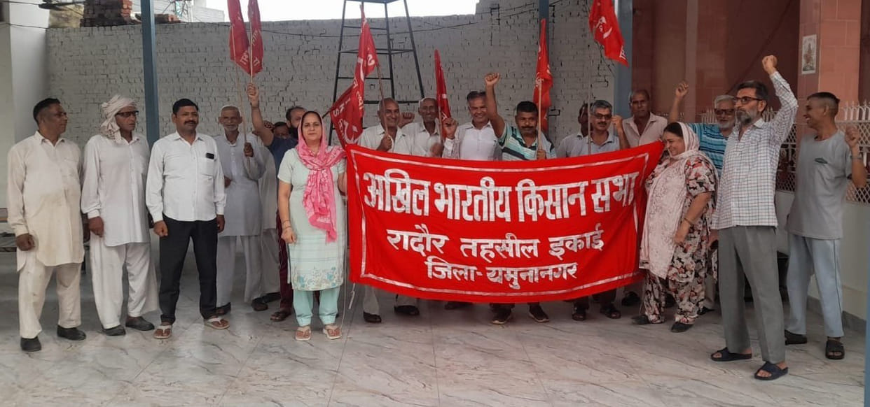 Farmers expressed outrage over the lathi-charge on students
