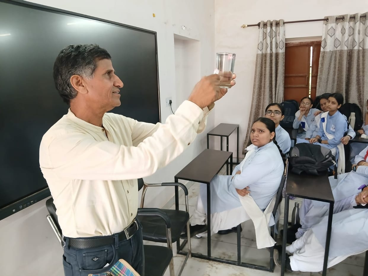 The female students were taught about air pressure and Newton's laws of motion.