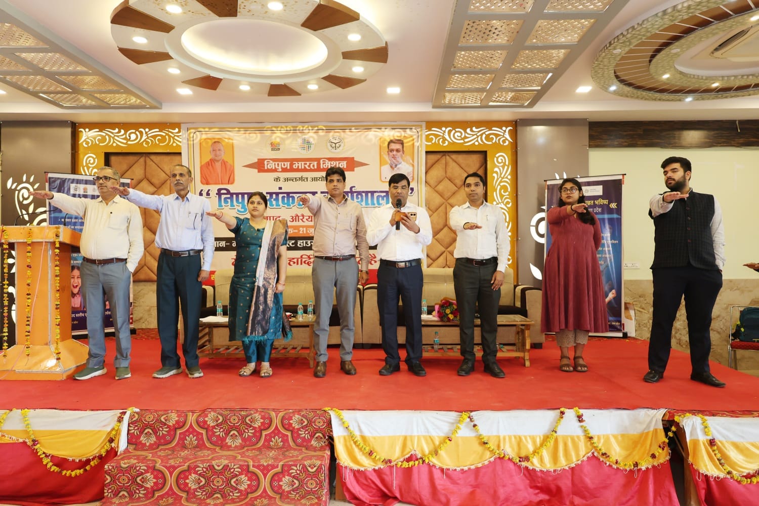 फोटो -44- शपथ दिलाते बीएसए। स्रोत:कर्मी