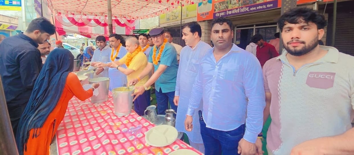 Hundreds of devotees partook of the prasad at the community feast.