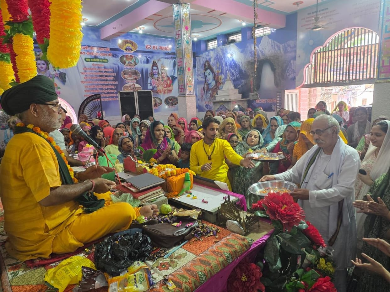 Devotees danced to devotional songs.