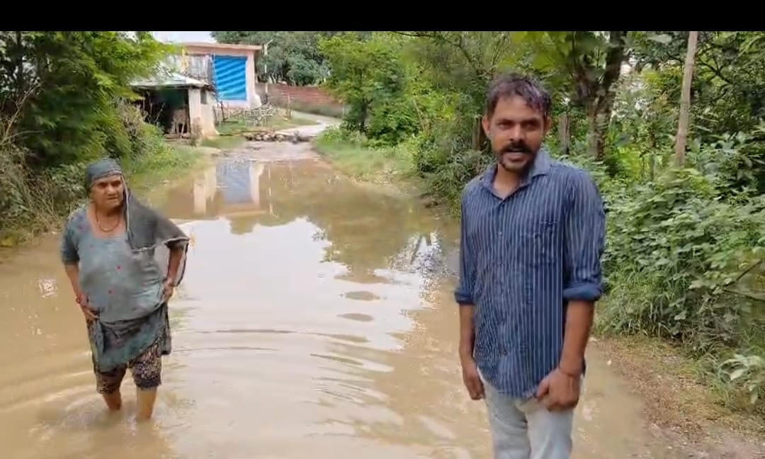 Villagers, fed up with waterlogging, blocked the Raja Ka Bagh-Wasa-Gyora road.