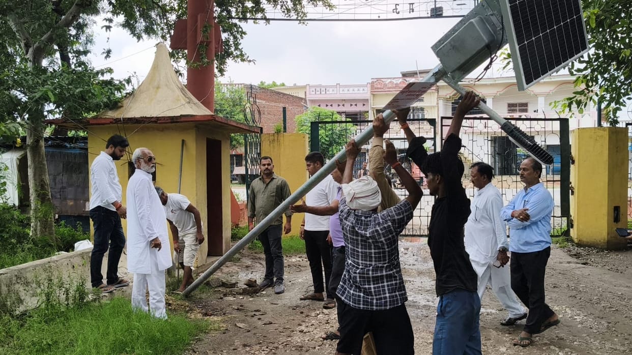 10 solar street lights will be installed at the Ghosi Sugar Mill complex.