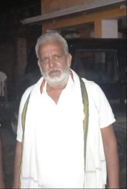 ईदगाह तिराहे पर प्रदर्शन करते सपा कार्यकर्ता