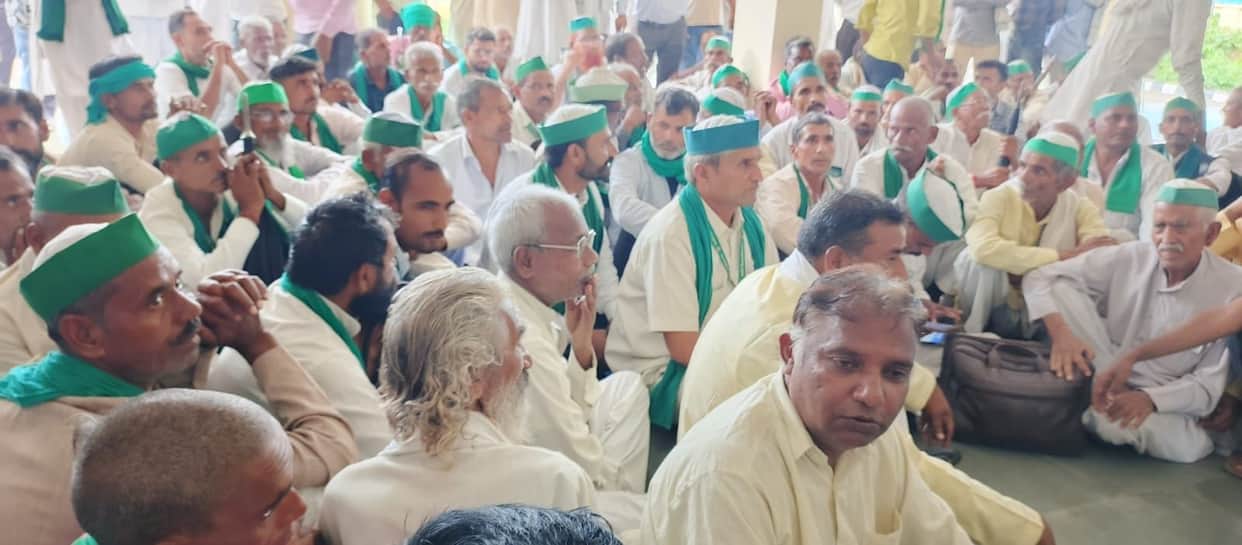 Protested at the Collectorate and raised slogans against the Central and State governments.