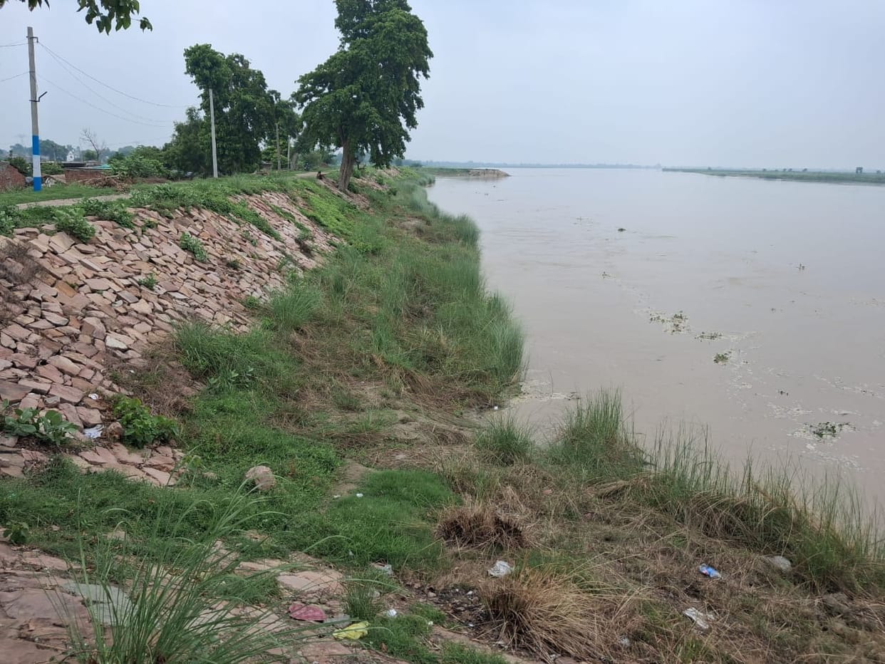 Saryu 25 cm above danger mark; villagers in a state of panic.