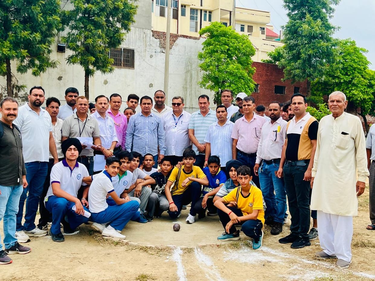 Ajay from Aryan School won the 100-meter race, while Manjeet from Jat School triumphed in the 800-meter and 1500-meter events.