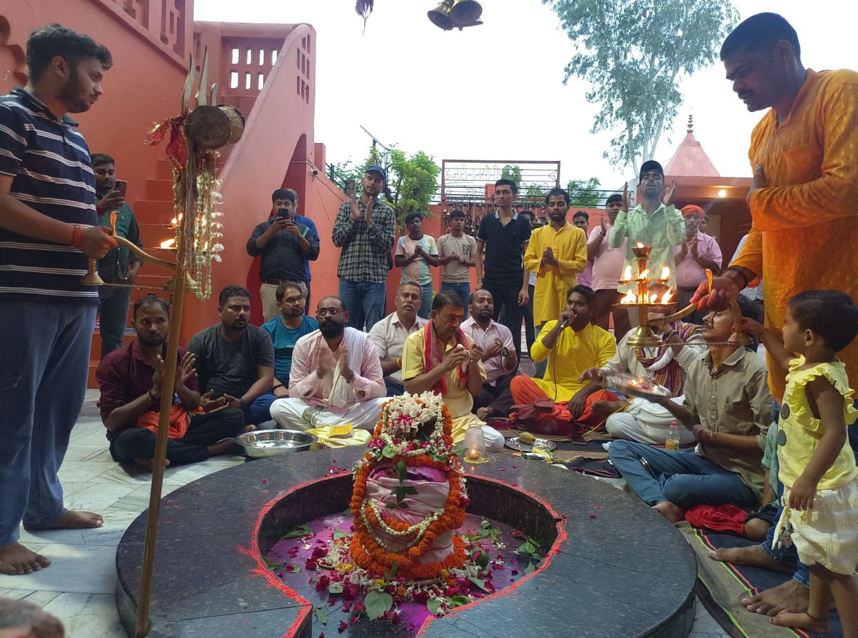 Baba Janvari Nath Dham echoed with chants of "Har Har Mahadev