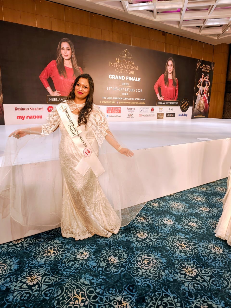 Khushbu won the 'Benevolent Queen' title at Mrs. India International Queen.