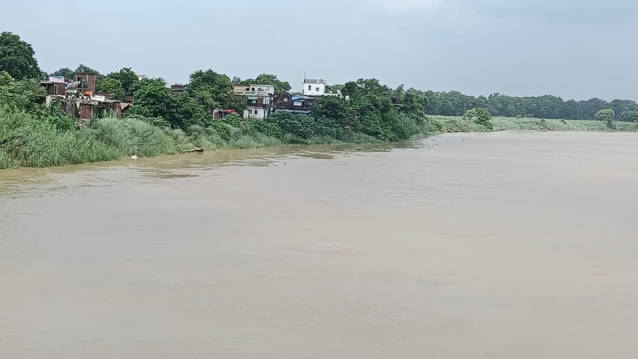 Water levels of the Gorra and Rapti rivers continue to rise.