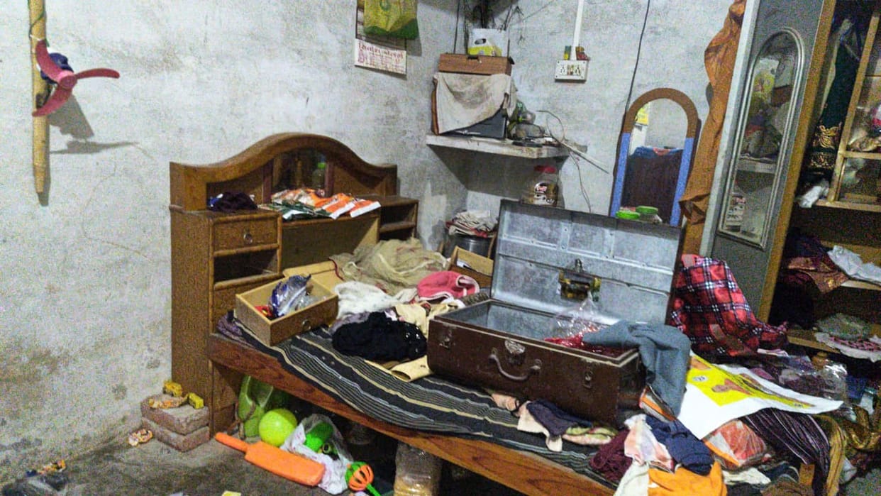 Thieves broke the room's lock and made off with jewelry and cash.