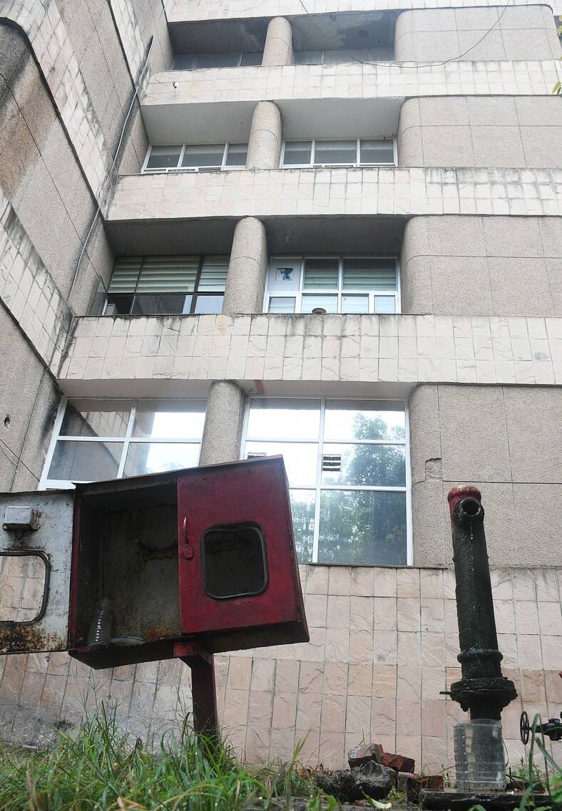Inadequate arrangements at Pickup Bhavan; hosiery missing from boxes.