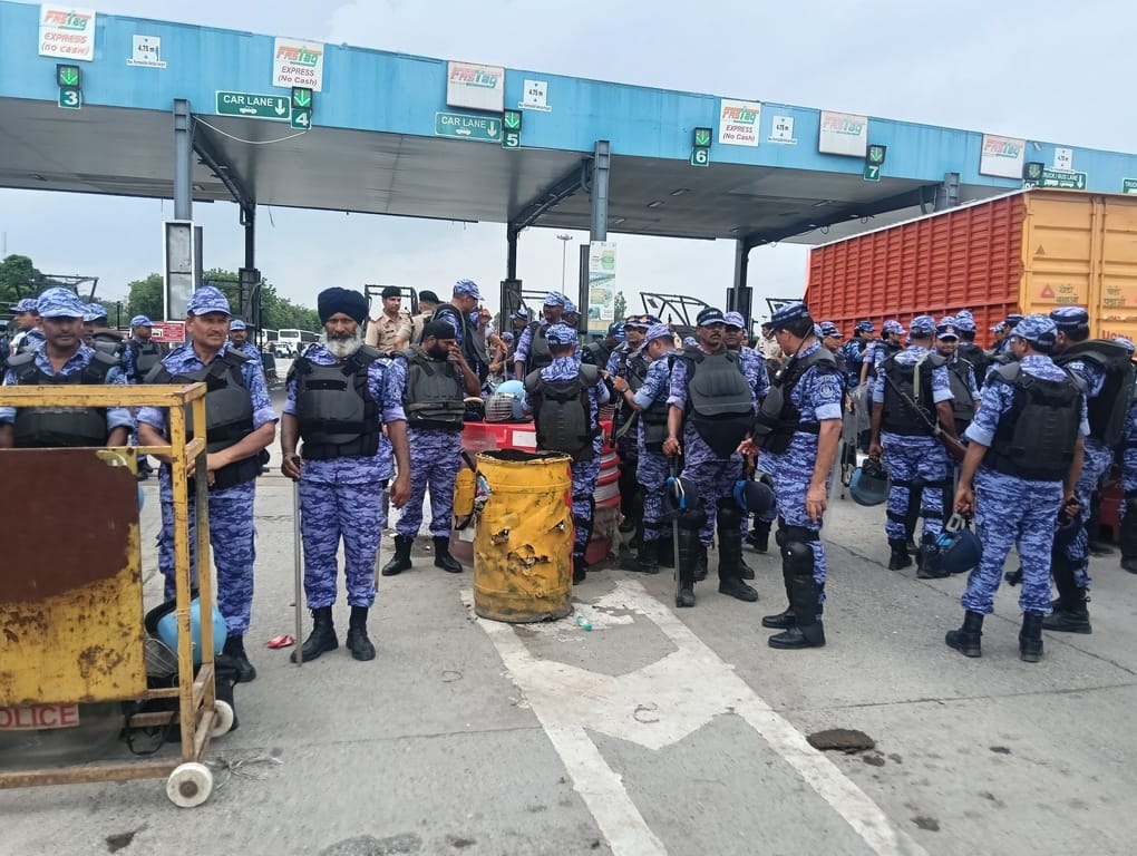 Farmers stopped at the Karnal border; Panipat toll plaza turned into a fortress.