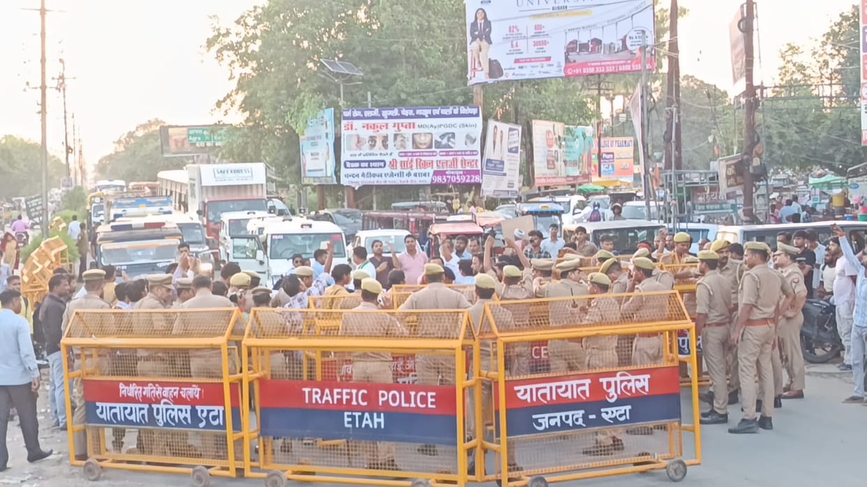Police halt students' 'Justice and Right to Education' march; students protest on GT Road.