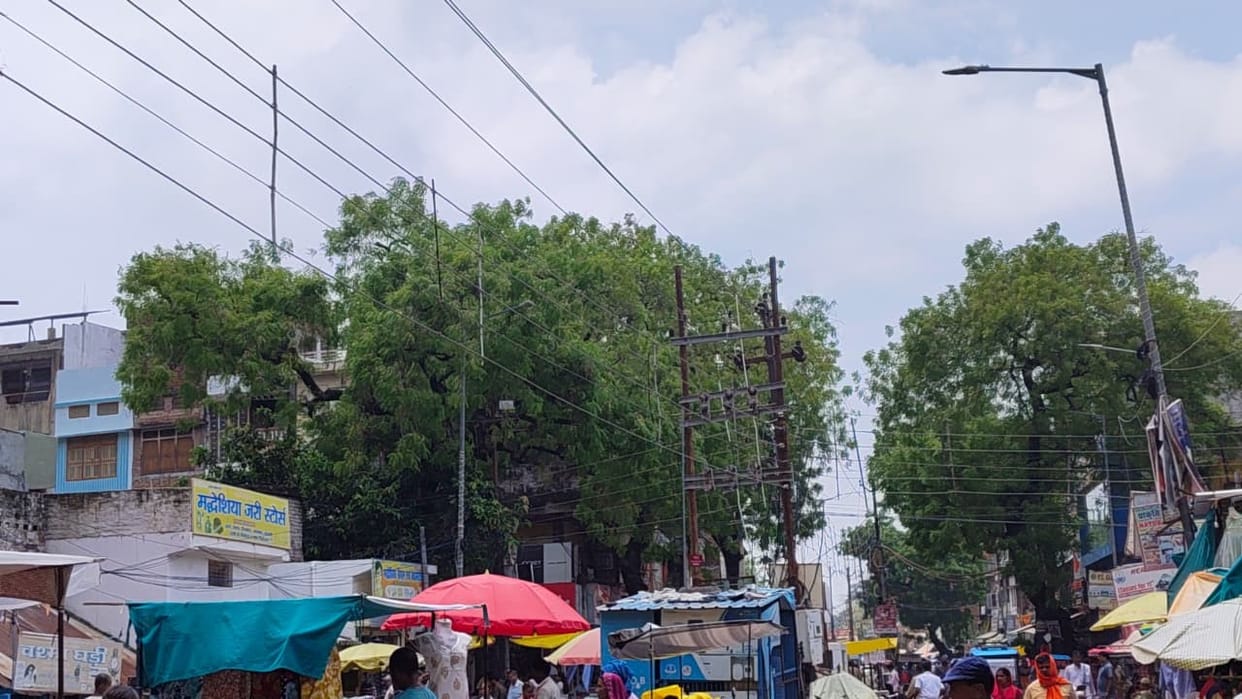 Hazardous wires are dangling over the 'Aastha Path