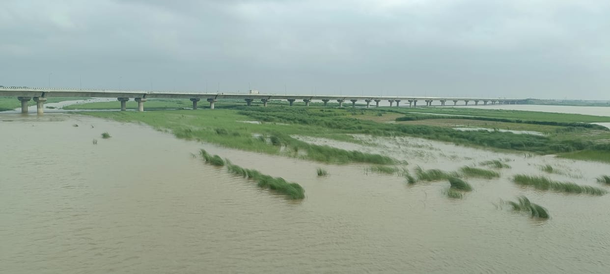 The water level of Saryu has risen again, villagers are worried