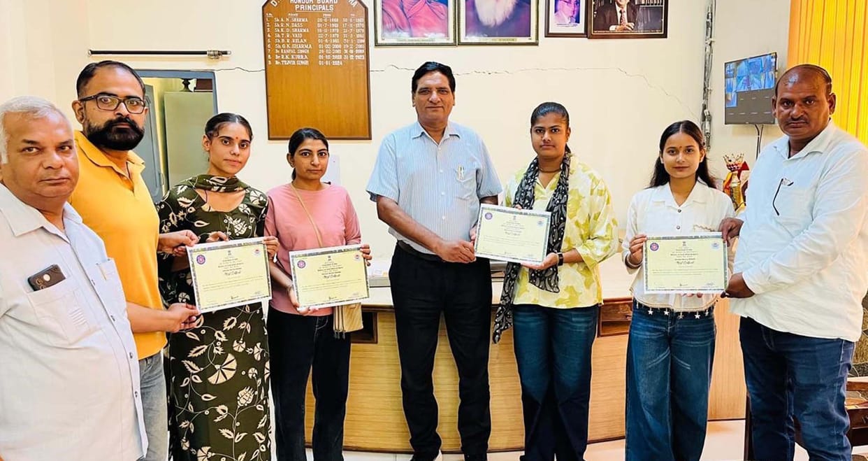 20 students received KU's merit certificate