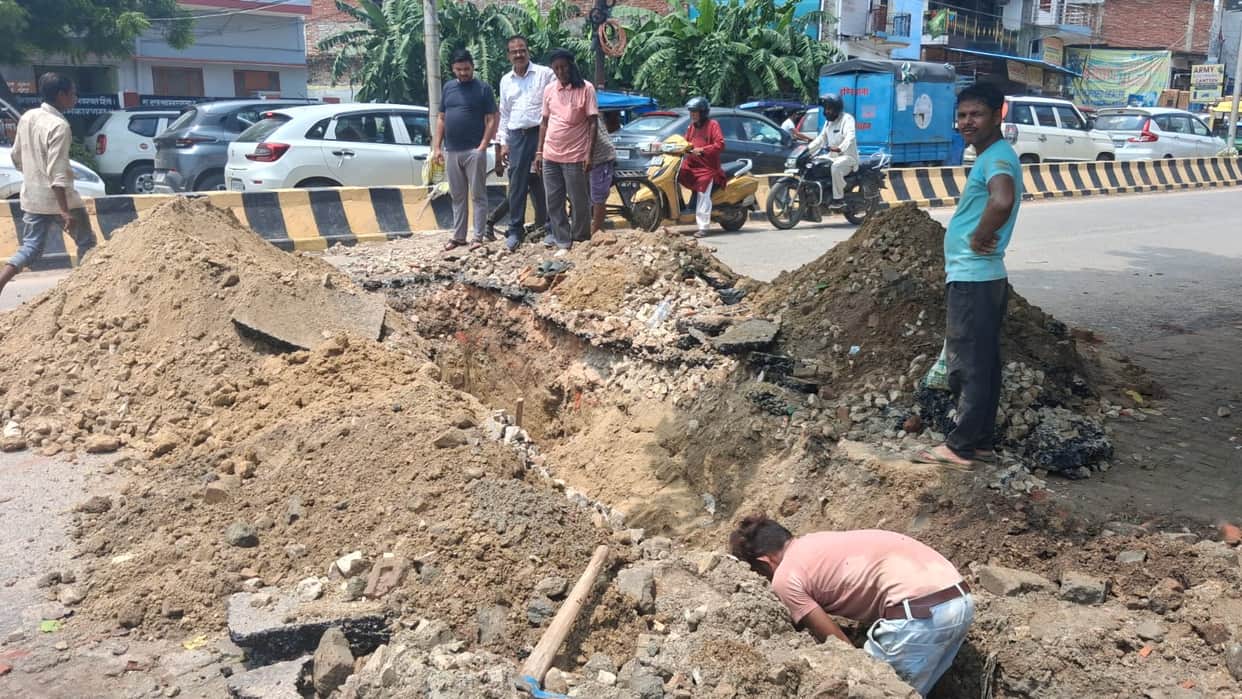 Road dug up for water pipeline; commuters grapple with traffic jams.