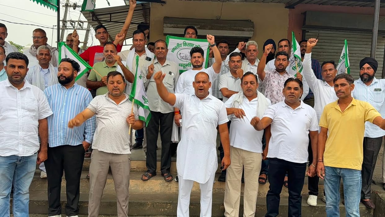 Police detained 300 farmers in Gharaunda and later released them