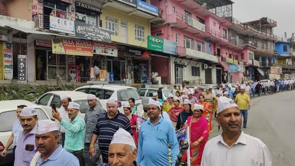 'Save Primary Education' Justice March sets off from Darlaghat to Shimla.