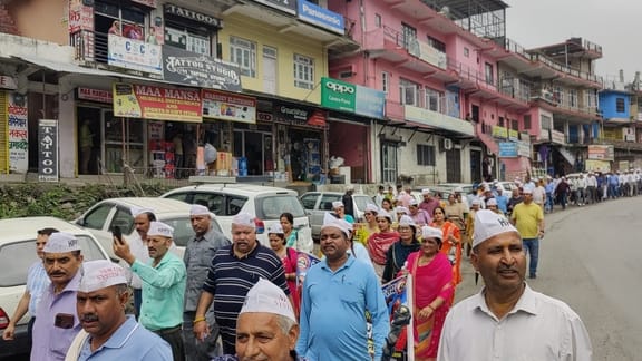 Solan News: प्राथमिक शिक्षा बचाओ न्याय यात्रा दाड़लाघाट से शिमला रवाना