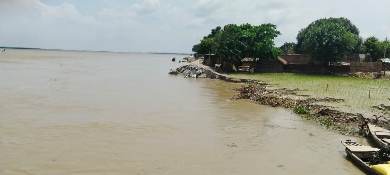 30 meters of the 1.5 crore anti-erosion project submerged in Ghaghra