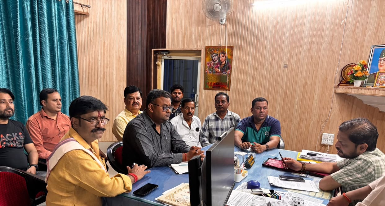 Traders met the Superintending Engineer regarding electricity-related issues.