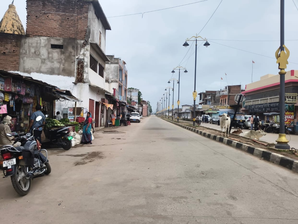 Half the road at Ramghat encroached upon; pilgrims face traffic jams at every step
